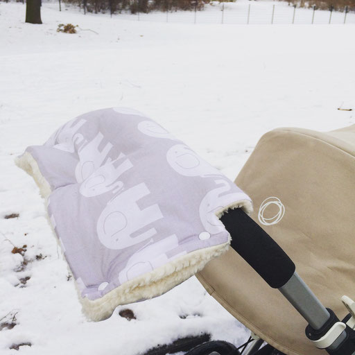 Im Schnee mit Kinderwagen - Kostenloses Nähtutorial für den Kinderwagenmouf von Fräulein Klee