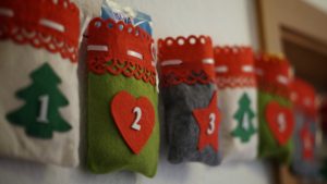 Bild Adventskalender aus Stoff im Beitrag "Kostenlose Schnittmuster rund um das Thema Weihnachten aus dem Internet".