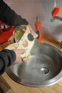 Anwendungsbild des kostenlosen Schnittmuster der Abgießhilfe von Ideenwiese