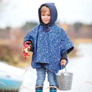 Nähanleitung für einen Regenponcho für Kinder von Buttinette - Beispielbild