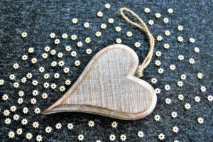 Bild Stoffmärke im Februar - Holzherz mit Blumen