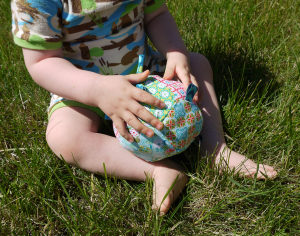 Fertiggenähter Spielball Penti Ball von Am liebsten Sorgenfrei mit kostenlosem Schnittmuster