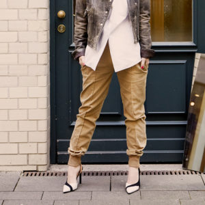 Beitragsbild für das kostenlose Schnittmuster einer weißen Oversize Bluse von sisterMAG in den Größen 36-40.