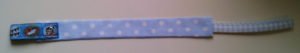 Nähanleitung für ein Schnullerband mit Druckknopf von Pamelopee - Beitragsbild