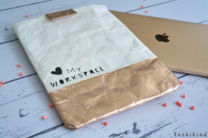Laptoptasche aus Papier nähen.