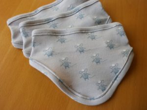 Sabbertuch für Babys nähen mit Nähanleitung und Schnittmuster von Edeltraud mit Punkten