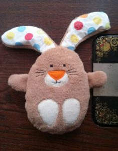 Hase im Ei nähen als Geschenk von Stefanie Perlenfee