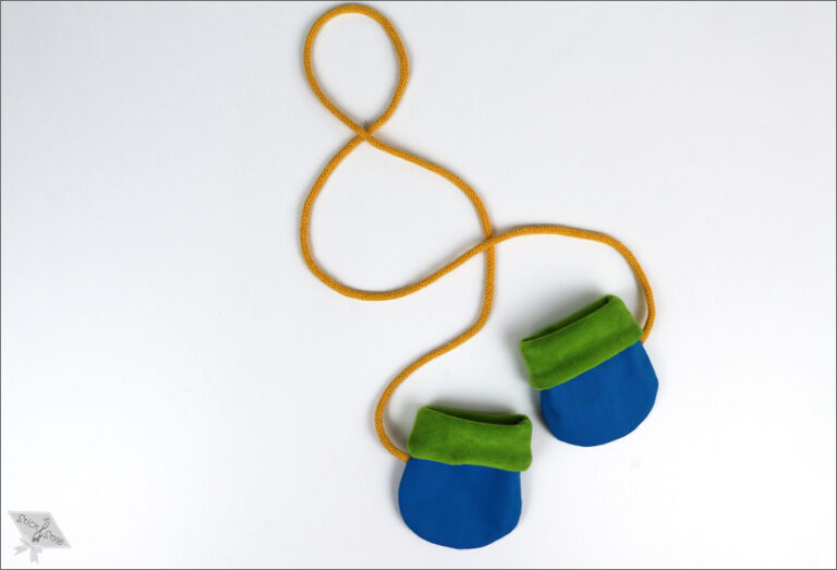 Schnittmuster kostenlos: Baby Handschuhe von Stick & Style
